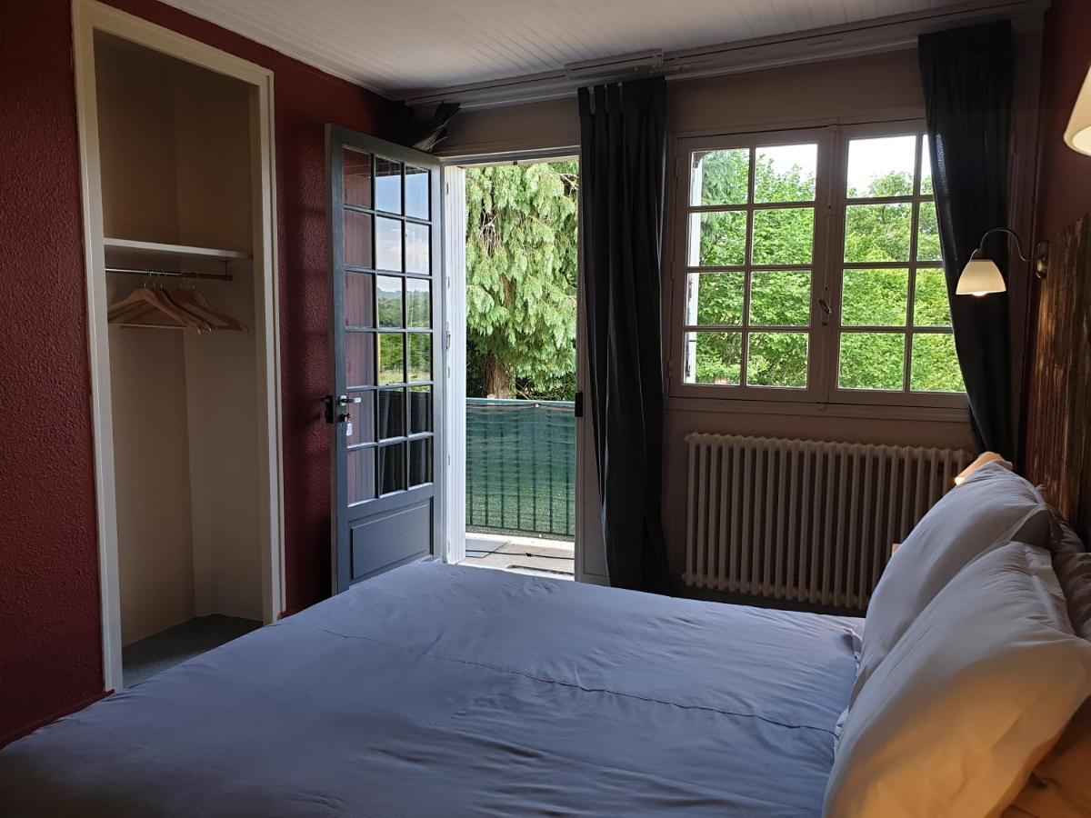 Auberge du Bois de l'étang - Motel les Tilleuls Peyrat-le-Château Exterior foto